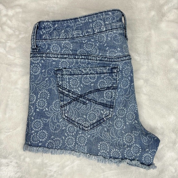 Aeropostale Blue & White Floral Low-Rise Stretch Denim Cutoff Jean Shorts Sz 0 - Picture 6 of 10